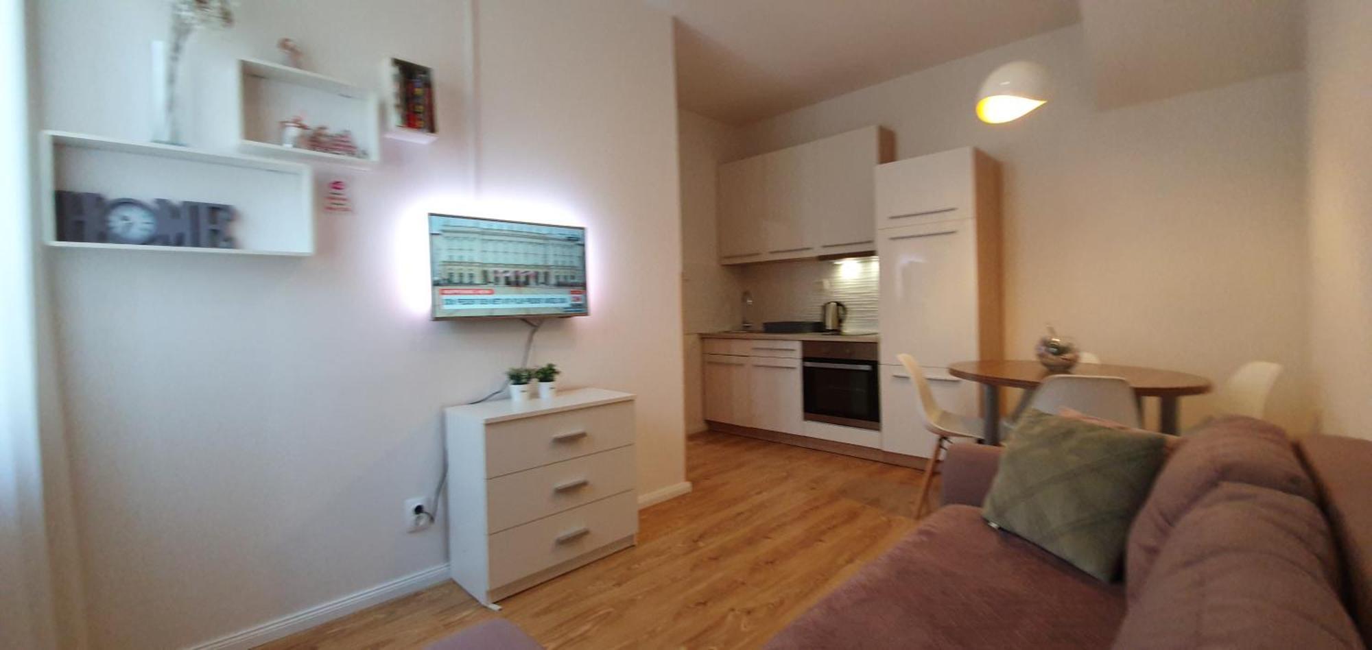 Heritage Stone Wall Split Room photo
