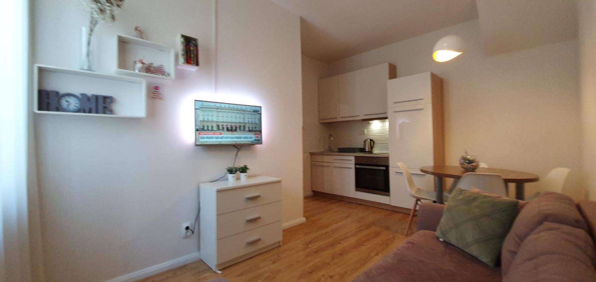 Heritage Stone Wall Split Room photo